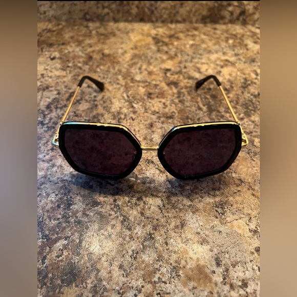 Amazon (Feisedy) Black Sunglasses - Picture 1 of 6